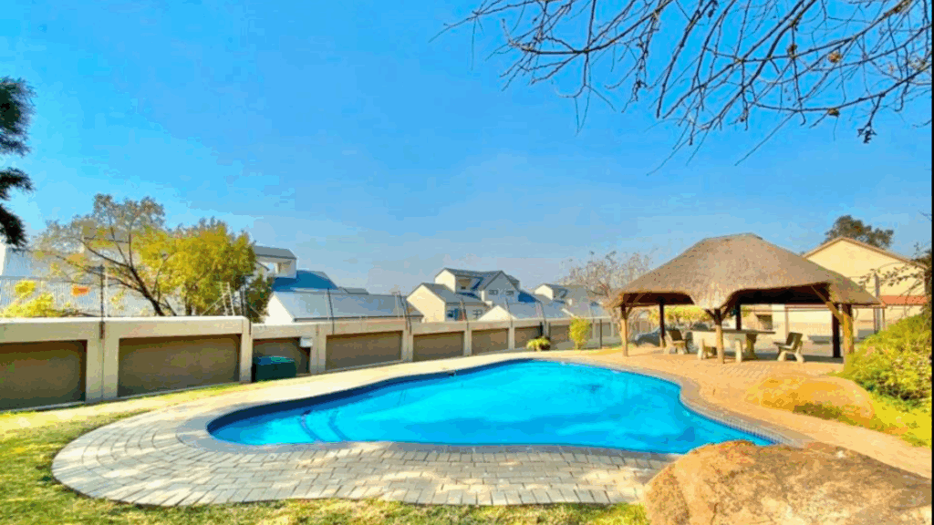 Taryn Minihold Real Estate Services Fourways-3-bedroom-apartment-flat-for-sale-in-paulshof